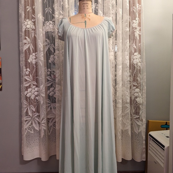 Vintage nightgown - Picture 1 of 4